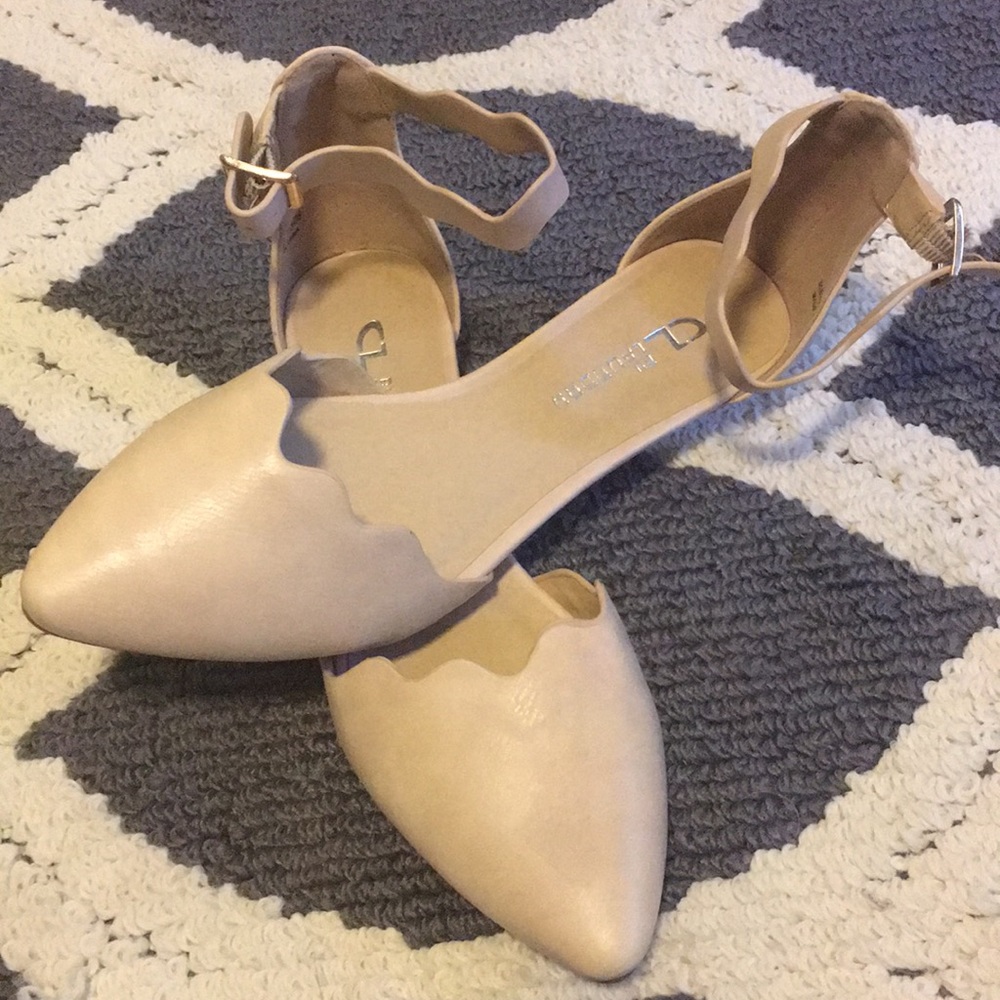Cream scalloped flats